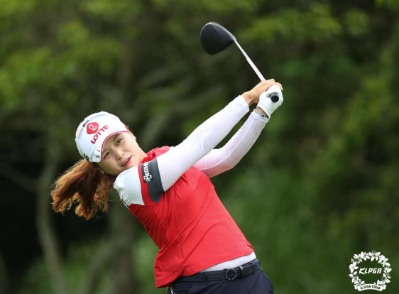 KLPGA第14屆S-OIL錦標(biāo)賽 64桿、低于標(biāo)準(zhǔn)桿8桿的韓巡霸主崔慧珍（CHOI Hye Jin）幸運(yùn)衛(wèi)冕