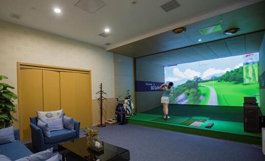 城市室內(nèi)模擬高爾夫分為單屏模擬高爾夫 空屏高爾夫 環(huán)屏高爾夫 三種